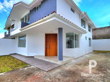 Casa POR ESTRENAR 300 m2 de terreno 3 dormitorios 6 parqueaderos Cashapamba Valle de los Chillos
