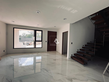 MODERNA CASA EN VENTA CON EXCELENTES ACABADOS EN LAGO DE GUADALUPE