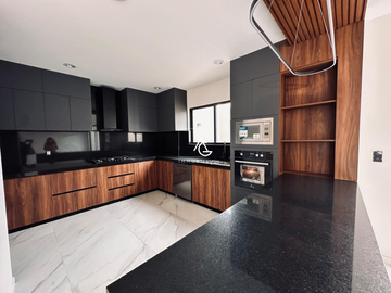 MODERNA CASA EN VENTA CON EXCELENTES ACABADOS EN LAGO DE GUADALUPE