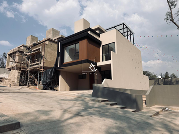 MODERNA CASA EN VENTA CON EXCELENTES ACABADOS EN LAGO DE GUADALUPE