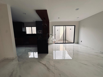 MODERNA CASA EN VENTA CON EXCELENTES ACABADOS EN LAGO DE GUADALUPE