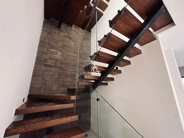MODERNA CASA EN VENTA CON EXCELENTES ACABADOS EN LAGO DE GUADALUPE