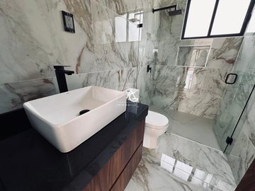 MODERNA CASA EN VENTA CON EXCELENTES ACABADOS EN LAGO DE GUADALUPE