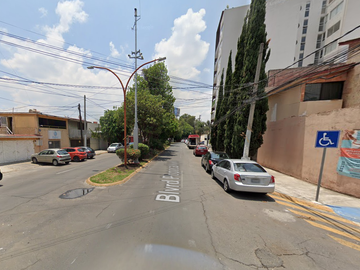 Casa con accesoria en Venta en Boulevard Popocatepetl, Valle Dorado, Hab Los Pirules, Tlalnepantla, EDOMEX