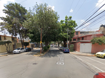 Casa con accesoria en Venta en Boulevard Popocatepetl, Valle Dorado, Hab Los Pirules, Tlalnepantla, EDOMEX