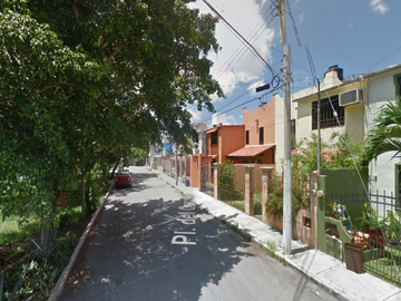 Casa en Venta en Calle Plaza Del Carmen, Col. Ángeles, Quintana Roo