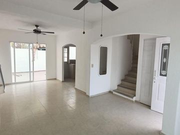 Casa en Venta en Calle Chivari, Frac. Villa Marino Supermanzana, Quintana Roo