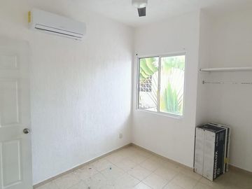 Casa en Venta en Calle Chivari, Frac. Villa Marino Supermanzana, Quintana Roo