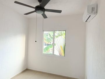 Casa en Venta en Calle Chivari, Frac. Villa Marino Supermanzana, Quintana Roo