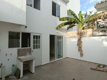 Casa en Venta en Calle Chivari, Frac. Villa Marino Supermanzana, Quintana Roo