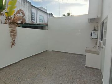 Casa en Venta en Calle Chivari, Frac. Villa Marino Supermanzana, Quintana Roo