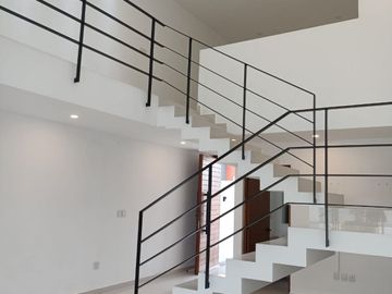 CASA EN VENTA CON MUCHA LUZ Y GRANDES ESPACIOS.