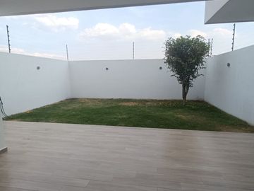 CASA EN VENTA CON MUCHA LUZ Y GRANDES ESPACIOS.