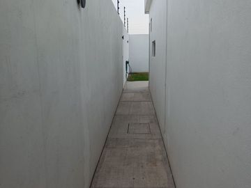 CASA EN VENTA CON MUCHA LUZ Y GRANDES ESPACIOS.