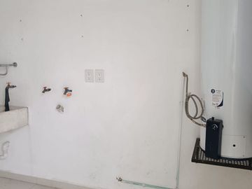 CASA EN VENTA CON MUCHA LUZ Y GRANDES ESPACIOS.