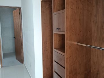 CASA EN VENTA CON MUCHA LUZ Y GRANDES ESPACIOS.
