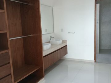 CASA EN VENTA CON MUCHA LUZ Y GRANDES ESPACIOS.