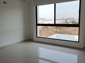 CASA EN VENTA CON MUCHA LUZ Y GRANDES ESPACIOS.