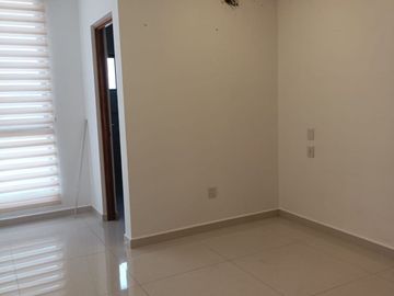 CASA EN VENTA CON MUCHA LUZ Y GRANDES ESPACIOS.