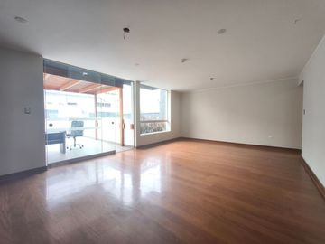 Venta de amplio departamento en San Borja – Cerca al Pentagonito