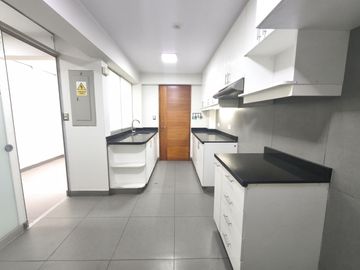 Venta de amplio departamento en San Borja – Cerca al Pentagonito
