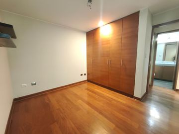 Venta de amplio departamento en San Borja – Cerca al Pentagonito