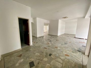 SE VENDE CASA NORTE, PERMITE CONSTRUCCIÓN DE EDIFICIO