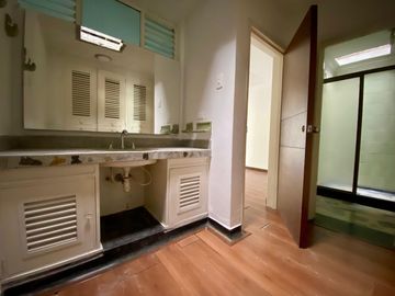SE VENDE CASA NORTE, PERMITE CONSTRUCCIÓN DE EDIFICIO