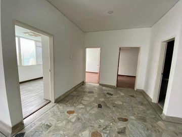 SE VENDE CASA NORTE, PERMITE CONSTRUCCIÓN DE EDIFICIO