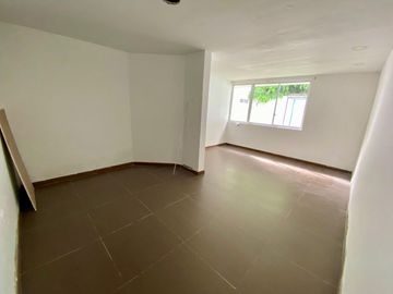 SE VENDE CASA NORTE, PERMITE CONSTRUCCIÓN DE EDIFICIO