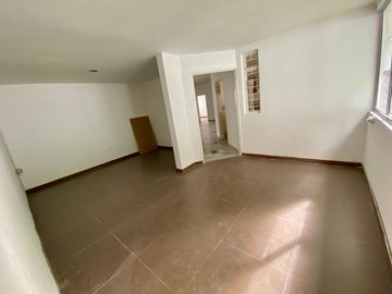 SE VENDE CASA NORTE, PERMITE CONSTRUCCIÓN DE EDIFICIO