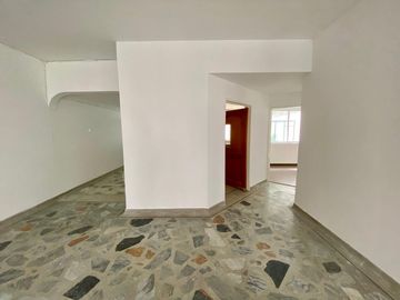 SE VENDE CASA NORTE, PERMITE CONSTRUCCIÓN DE EDIFICIO