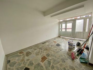 SE VENDE CASA NORTE, PERMITE CONSTRUCCIÓN DE EDIFICIO