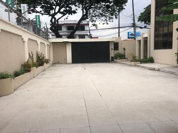 Venta de casa comercial rentera