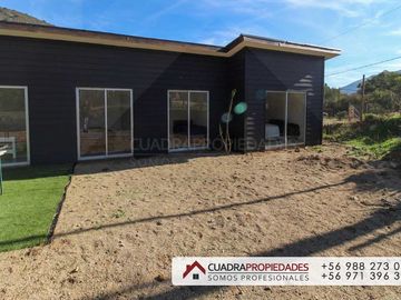 Venta de Terreno con Casa Nueva en Condominio – Cajón Grande, Olmué Valor: $140.000.000 + comisión de corretaje