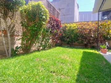 AMPLIA CASA EN VENTA EN URBANIZACON MIRAFLORES  -  AV CAYETANO HEREDIA. - CASTILLA - PIURA