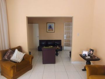 AMPLIA CASA EN VENTA EN URBANIZACON MIRAFLORES  -  AV CAYETANO HEREDIA. - CASTILLA - PIURA