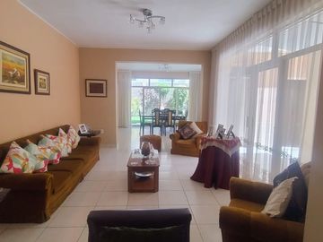 AMPLIA CASA EN VENTA EN URBANIZACON MIRAFLORES  -  AV CAYETANO HEREDIA. - CASTILLA - PIURA
