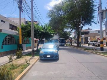 AMPLIA CASA EN VENTA EN URBANIZACON MIRAFLORES  -  AV CAYETANO HEREDIA. - CASTILLA - PIURA