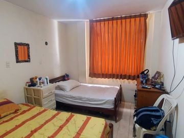 AMPLIA CASA EN VENTA EN URBANIZACON MIRAFLORES  -  AV CAYETANO HEREDIA. - CASTILLA - PIURA