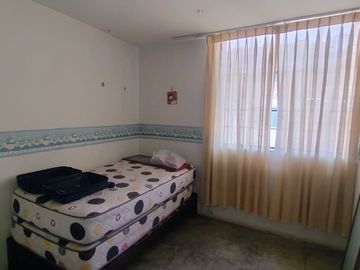AMPLIA CASA EN VENTA EN URBANIZACON MIRAFLORES  -  AV CAYETANO HEREDIA. - CASTILLA - PIURA