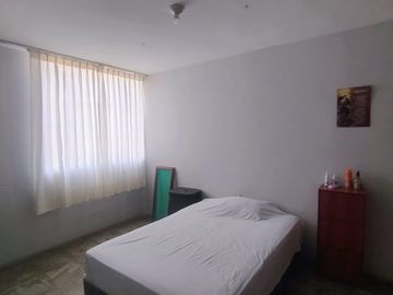 AMPLIA CASA EN VENTA EN URBANIZACON MIRAFLORES  -  AV CAYETANO HEREDIA. - CASTILLA - PIURA