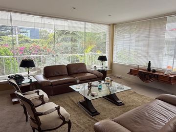 ESPECTACULAR CASA CON PISCINA EN LA MEJOR ZONA RESIDENCIAL DE SAN ISIDRO