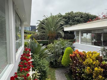 ESPECTACULAR CASA CON PISCINA EN LA MEJOR ZONA RESIDENCIAL DE SAN ISIDRO