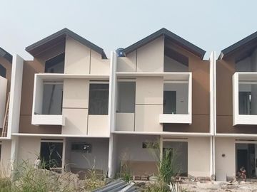 Rumah Dijual Di Pocis Pamulang Tangerang Selatan 2 Lantai MURAH Jual Baru [AGV10]