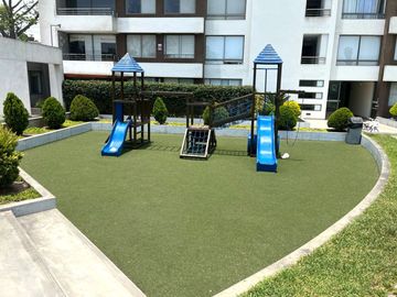 EN PRIMER PISO Vive a pasos del Colegio La Recoleta y del Club El Bosque