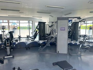 EN PRIMER PISO Vive a pasos del Colegio La Recoleta y del Club El Bosque