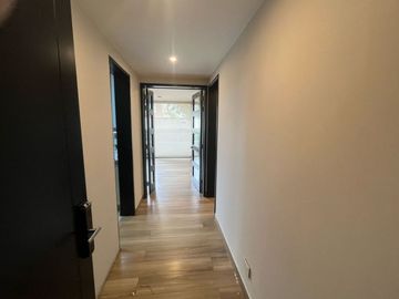 EN PRIMER PISO Vive a pasos del Colegio La Recoleta y del Club El Bosque