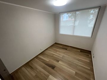 EN PRIMER PISO Vive a pasos del Colegio La Recoleta y del Club El Bosque