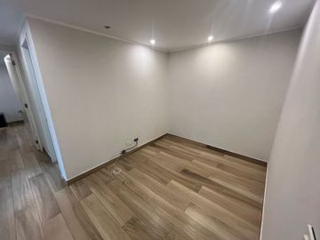 EN PRIMER PISO Vive a pasos del Colegio La Recoleta y del Club El Bosque